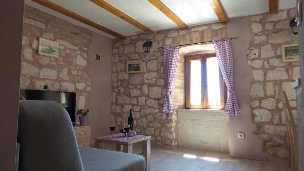 Dvor * Rogoznica (Sibenik-Knin)